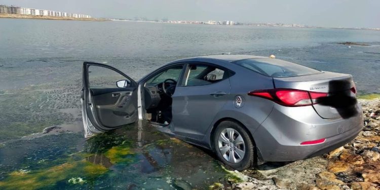 سقوط سيارة ملاكي في مياه